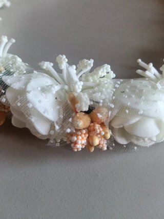 Tiara de flores blanca