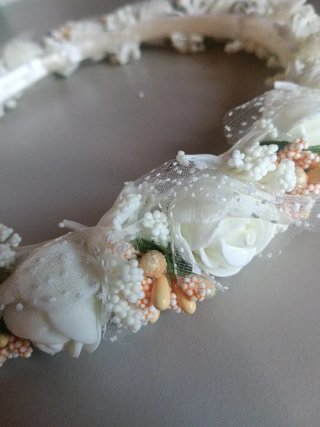 Tiara de flores blanca