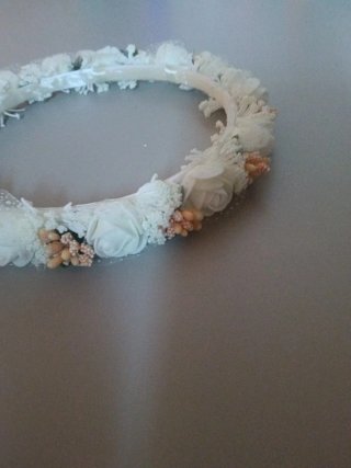 Tiara de flores blanca