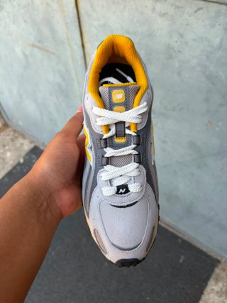 New Balance 204 Grigio Giallo
