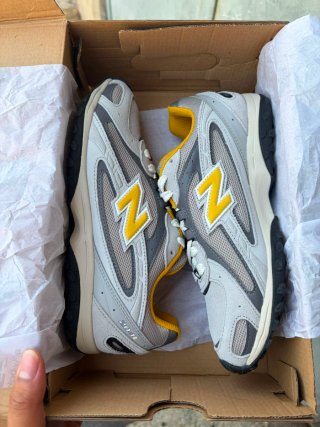 New Balance 204 Grigio Giallo