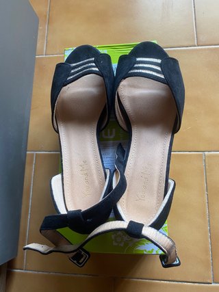 Sandalias negras y doradas mujer