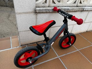 Bici sin pedales B-PRO gris y roja
