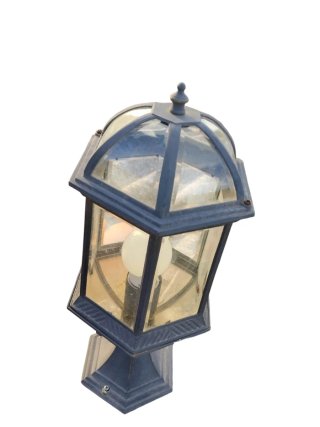 Farol de metal y cristal negro