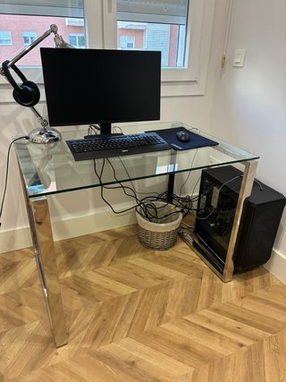 Escritorio cristal y silla estudio gris