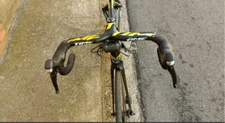 Bicicleta Carretera Felt Negra y Amarilla