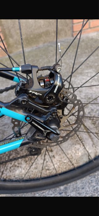 Bicicleta Carretera Felt Negra y Amarilla