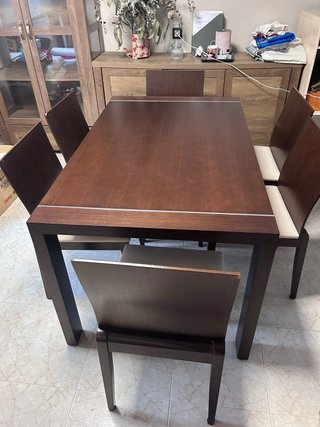 Mesa comedor y 6 sillas madera oscura