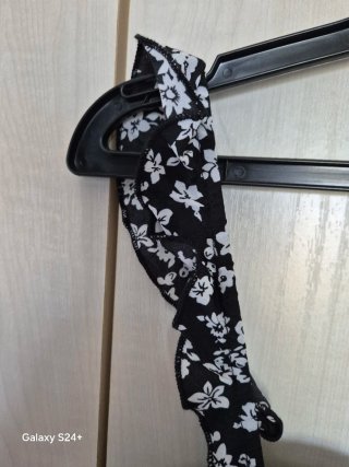 Vestido alegre curto estampado floral
