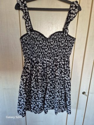 Vestido alegre curto estampado floral