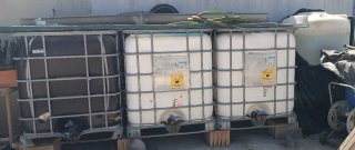 Varios bidones de 1000L para agua
