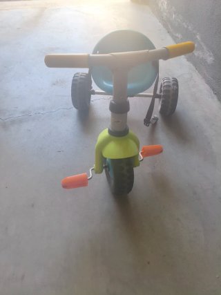 Triciclo Smoby azul y verde