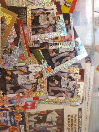 Lote Valencia CF: cromos, periódicos y más