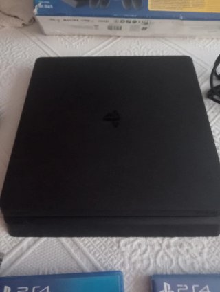 Play Station 4 + 2 Mandos + FIFA 22 y 23