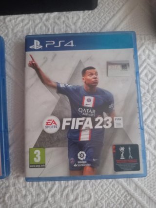 Play Station 4 + 2 Mandos + FIFA 22 y 23
