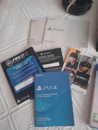 Play Station 4 + 2 Mandos + FIFA 22 y 23