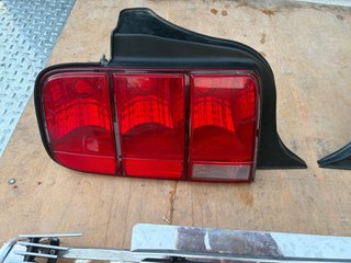 Kit Luces y Parrilla Ford Mustang 05-09