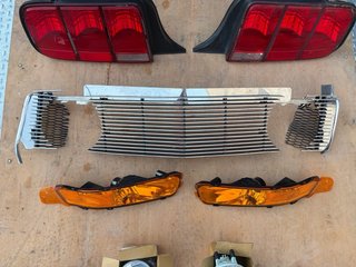 Kit Luces y Parrilla Ford Mustang 05-09