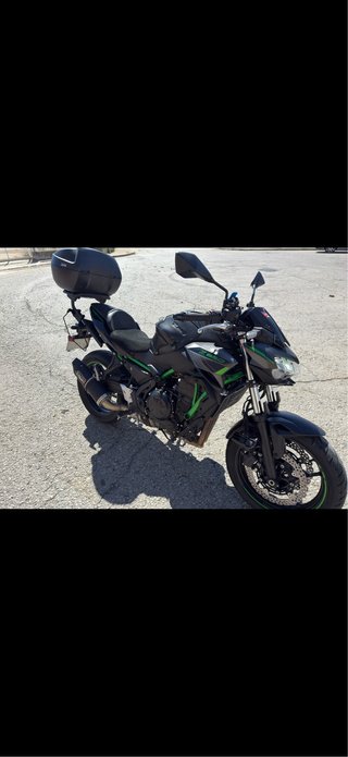 Kawasaki Z 650Negra y Verde