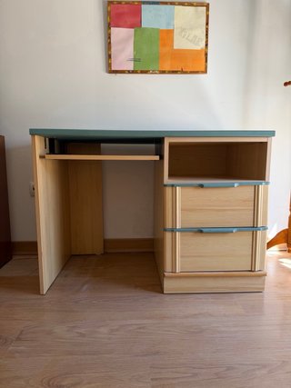 Scrivania con 2 cassetti e sedia girevole