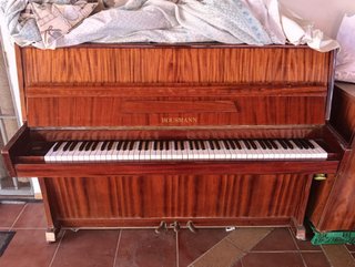 Piano de madera para le gusten antigüedades