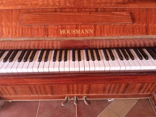 Piano de madera para le gusten antigüedades