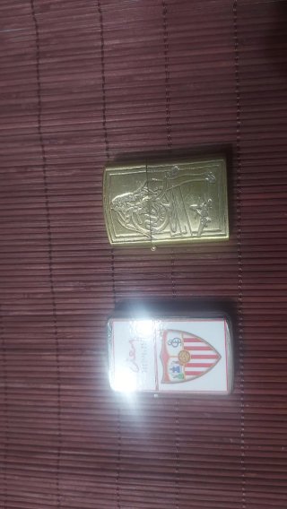 Lote 2 accendini tipo Zippo