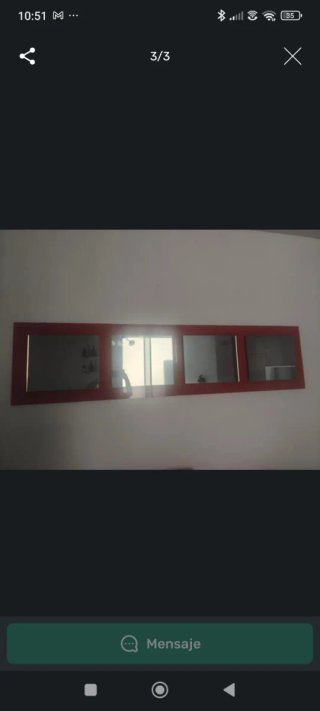 Mesa y sillas. Espejo incluido.