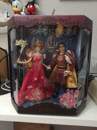Set muñecas Disney D23 Giselle & Edward Platino