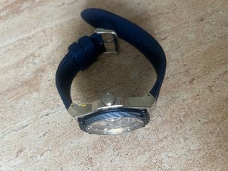 Reloj Guess W1049G1 Azul y Plateado