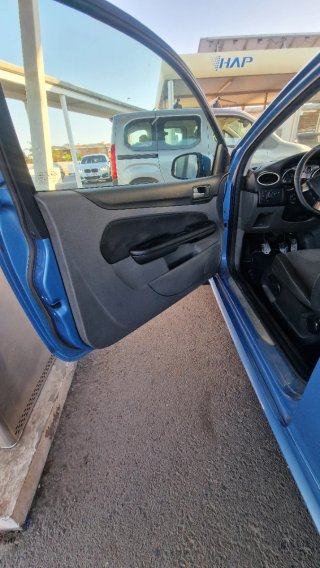 Ford Focus MK2.5 sport VENDO O CAMBIO