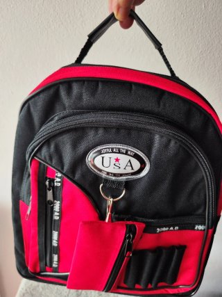 Mochila Escolar Preta e Vermelha USA 2000 A.D.