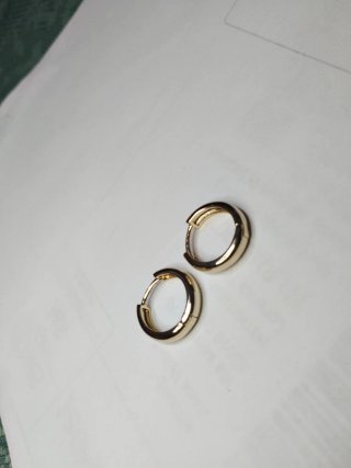 H547 Orecchini uomo cerchietto inox oro 1,7 mm