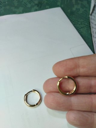 H547 Orecchini uomo cerchietto inox oro 1,7 mm