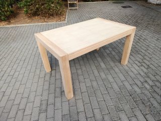 Mesa de madera sin usar