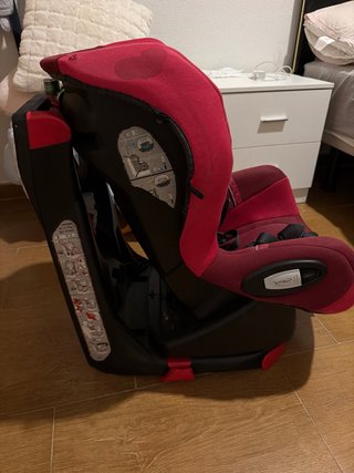 Silla de coche para bebé color rojo