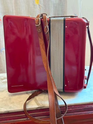 Acordeón Hohner Student IVN Rojo