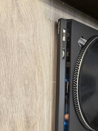 Lote 4 tocadiscos y 1 amplificador