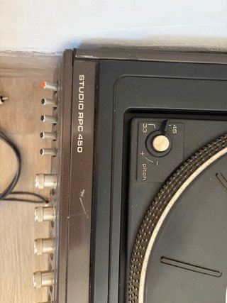 Lote 4 tocadiscos y 1 amplificador