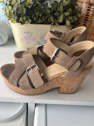 Sandalias tacón cuña corcho beige