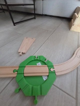 Tren de madera con locomotora y accesorios