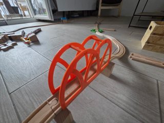 Tren de madera con locomotora y accesorios