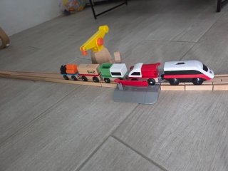 Tren de madera con locomotora y accesorios