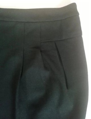 Con etiqueta - Falda negra con bolsillos Mango