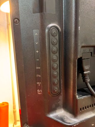 Televisión LG Smart TV Negra modelo 32LN570R