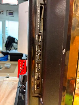 Televisión LG Smart TV Negra modelo 32LN570R