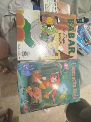 Cuentos Caperucita roja(cartón) y babar