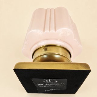 Candeeiro de mesa dourado e rosa