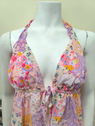 Blusa floral con escote halter