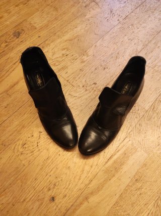 Scarpe Spazio Moda in pelle nera